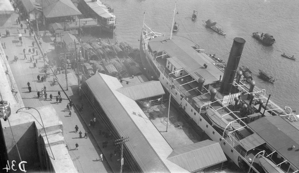 Bund and steamship 'Kinshan' in Canton