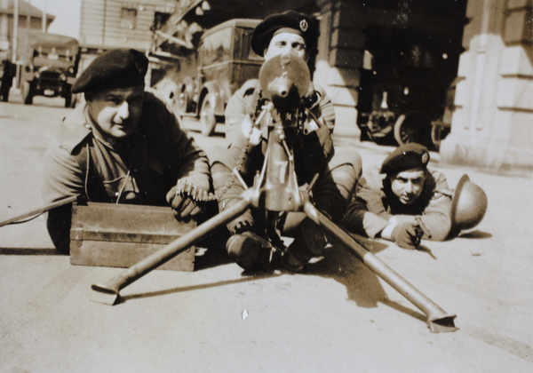 Shanghai Volunteer Corps men with machine gun, Shanghai, 1932
