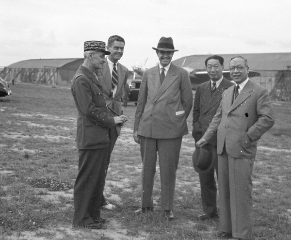 Fu Bingchang and Hu Shize with other political and military officials at an airfield, Moscow