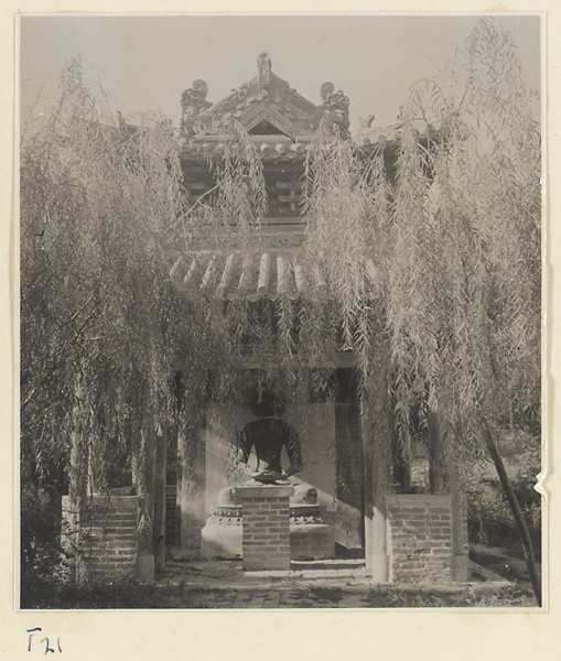 Small brick pavilion with a statue of a Bodhisattva at Qufu