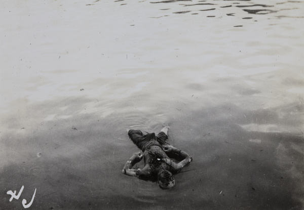 The corpse of a man floating in Soochow Creek, Shanghai, August 1937