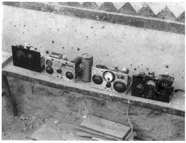 Portable radio sets that Michael Lindsay (林迈可) built for military communications, and an Eveready battery cell