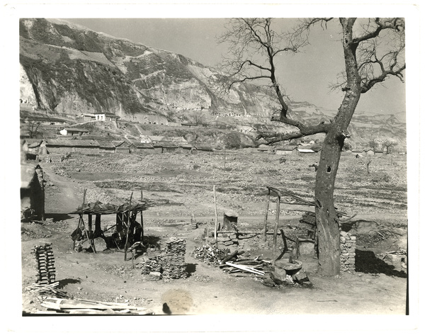 Outdoor workshop and general view, Yan'an (延安), 1945