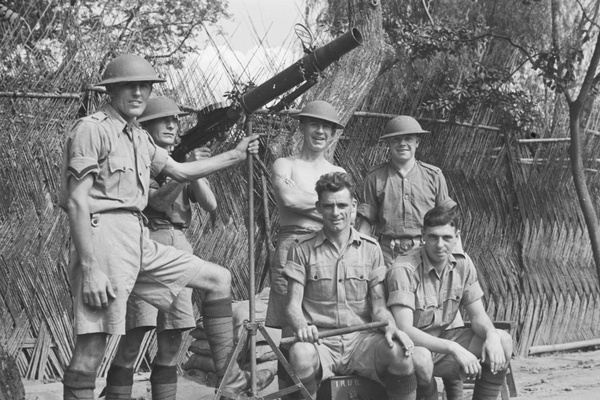 Royal Ulster Rifles riflemen, with Lewis Gun, Shanghai