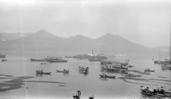 Yangtze River traffic at Yichang, 1929, including 'Shasi II'