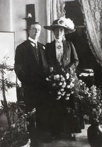 Cyril and Anne Bell on their wedding day, Shanghai (上海)
