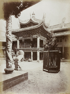Three men by the stage, Tian Fei Gong (天妃宫 / Tianfei Palace), a Mazu Temple, Ningbo (宁波市)