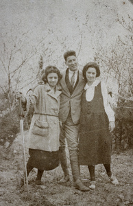 Unidentified man with two unidentified women on a day trip in Quinsan