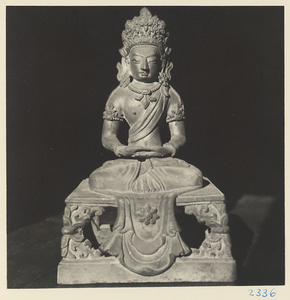 Figurine at Bai yun guan