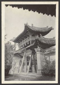 Tahochia.  Arch in memorial to Ma An Liang.