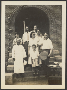 Chengchow.  The Fielding family & Rev. B. Ts'en.