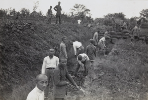 Nationalist soldiers (88th Division) digging trenches near Hungjao, Shanghai, 1937