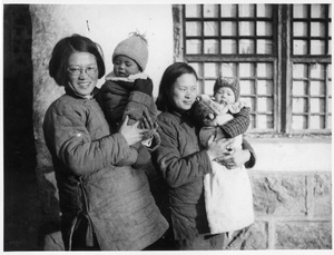 Hsiao Li Lindsay (李效黎) and Erica Lindsay with Guo Qinglan, wife of Dr Dwarkanath S. Kotnis, and their son Ke Yinhua, all wrapped up warm, 1942