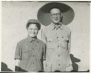 Hsiao Li Lindsay (李效黎) and Michael Lindsay (林迈可), wearing a sun hat, Yan'an (延安)