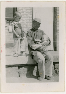 Lung Ku with Erica and James Lindsay, Yan'an (延安), 1945