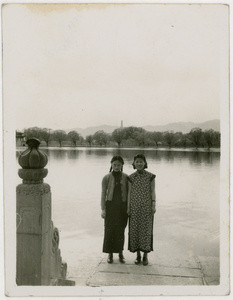 Hsiao Li Lindsay (李效黎) and another woman, Lake Kunming, Summer Palace, Beijing (北京)