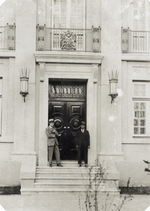Two men by the entrance to the British Consulate, Harbin (哈爾濱)