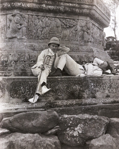 Oliver H. Hulme and another man by the base of Jade Fountain Marble Pagoda (华藏塔), Beijing
