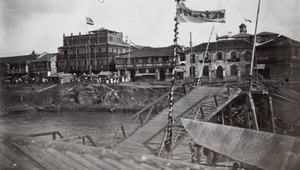 Collapsed pier and bund on the Hsiakwan (中山码头) waterfront, Nanjing (南京市)